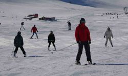 Yoğun kar yağışı Abalı Kayak Merkezi’ni yeniden hareketlendirdi