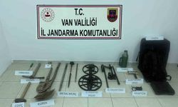 Van’da tarihi kale yakınında kazı yapan 2 kişi yakalandı