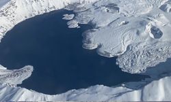 Nemrut Krater Gölü’nün kış güzelliği mest etti