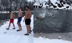 Karların arasından buz gibi nehre: Tunceli’de 3 arkadaş soğuğa meydan okudu