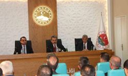 Günde yaklaşık 10 bin kişinin kullandığı Habur, Irak ile ticarette ana geçiş noktası olmayı sürdürüyor