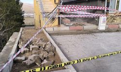 Gercüş’te facianın eşiğinden dönüldü: 12 katlı binanın merdiveni çöktü