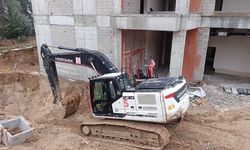 İş makinesi ile duvar arasında sıkışan işçi hayatını kaybetti