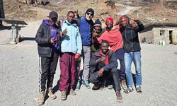 Hakkarili eğitimci Kilimanjaro’ya tırmandı