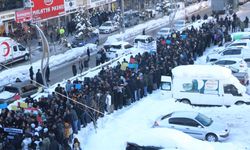 Hakkari'de Suriye için yürüyüş düzenlendi!