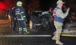 Şanlıurfa’da iki araç kafa kafaya çarpıştı: 7 yaralı