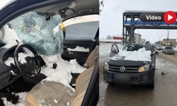 Üst Geçitte Biriken Kar Aracın Üzerine Düştü: 1 Yaralı