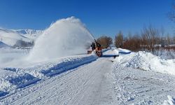 Yüksekova’da karla mücadele çalışmaları aralıksız sürüyor