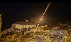 Derecik'te yangın: Bir ev kullanılmaz hale geldi