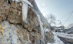 Hakkari’de dondurucu soğuklar