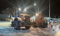 Karayolları ekiplerinden İpek Yolu’nda karla mücadele