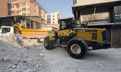 Yüksekova’da karla mücadele sürüyor