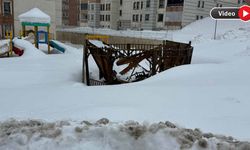 Yüksekova’da Kar Yağışı Parklara Zarar Verdi