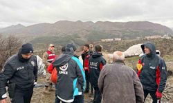 Siirt’te fırtına 20 kişilik ailenin çadırını yıktı