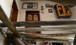 Çatak’ta 2 katlı evin toprak damı çöktü