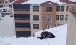 Yüksekova’da dondurucu soğuğa rağmen çatıda ibadet