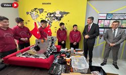 Vali Ali Çelik, Yüksekova’da öğrencilerin projelerini inceledi