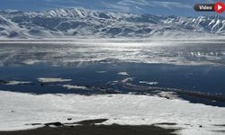 Nehil Sazlığı’nda buzlar çözülmeye başladı