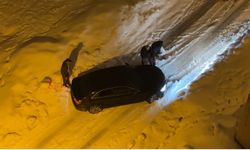 Yüksekova’da Yolda Kalan Araçlar İmeceyle Kurtarıldı