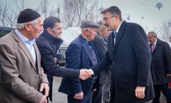 Vali Çelik, Yüksekova'da vatandaşların sorunlarını dinledi