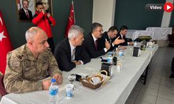 Vali Ali Çelik, Yüksekova’da Muhtarlarla İstişare Toplantısı Yaptı