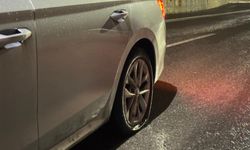 Yüksekova- Hakkari karayolunda Taş Düşmesi: 2 Araç Zarar Gördü