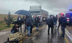 Tır ile otomobil çarpışmasında 2 genç kız hayatını kaybetti