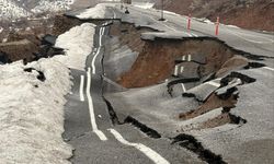 Çukurca Üzümlü Sınır Kapısı Yolunda Çalışmalar Başladı