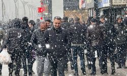 Yüksekova’da kar yağışı bastırdı