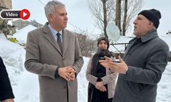 Yüksekova’da Evi Çöken Yaşlı Kadına kaymakam Akın’dan ziyaret