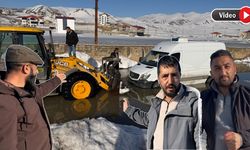 Yüksekova'da araçlar suda mahsur kaldı: Vatandaş isyan etti!