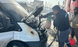 Yüksekova’da Minübüs yangını korkuttu