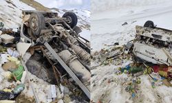 Yüksekova’da köy yolunda kamyonet şarampole yuvarlandı: 1 yaralı