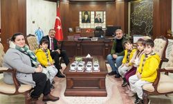 Yüksekovalı Bartın Ailesi Vali Ali Çelik'i ziyaret etti