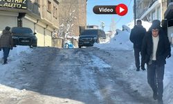 Yüksekova’da Buzlanan Yol Tehlike Saçıyor