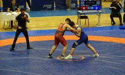 U15 Güreş Grup Müsabakaları Van’da başladı