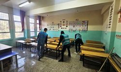 Cizre’de denetimli serbestlik yükümlüleri 16 ayda 212 okulu temizledi