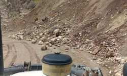 Siirt’te kar ve heyelan ulaşımı aksattı. Mahsur kalan vatandaşlar kurtarıldı