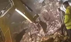 Batman’da fırtınada 2 katlı taş bina çöktü