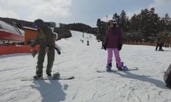 Kars’ta bahar ortasında kayak keyfi