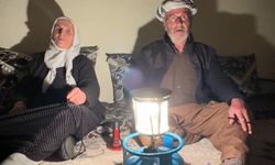 Yüksekova’da Löküz Işığında Hayat: Yaşlı Çift Elektriksiz Kaldı