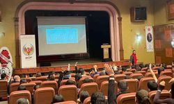 Bayındır’da öğrencilere "Gençlik Güvenli Gelecek" konferansı verildi