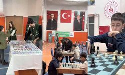 Yeşilay Haftası’nda Hakkarili Gençler Satrançta Yarıştı