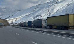 Esendere Sınır Kapısı’nda kilometrelerce Tır Kuyruğu Oluştu