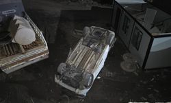 Çukurca’da Kamyonet Uçuruma Yuvarlandı: 2 Yaralı