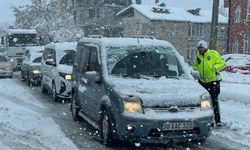 Hakkari’de Kar Hayatı Ulaşımı Olumsuz Etkiliyor