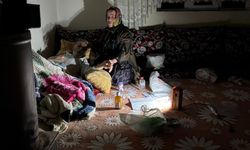 Elektriği kesilen aileye VEDAŞ tarafında enerji verildi