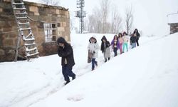 Muş’ta kar üstünde bayram sevinci