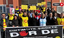 Yüksekova’da Öğretmen Cinayetine Tepki: Milli Eğitim Önüne Beyaz Önlük Bırakıldı