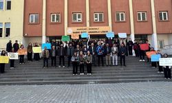 Şemdinli’de Öğrenciler, Şiddete Karşı Öğretmenlerine Destek Verdi